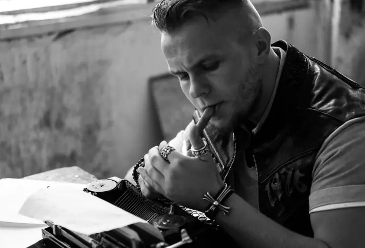 Look-ul zilei - Victoria Beckham, atât de stylish la o plimbare prin Paris