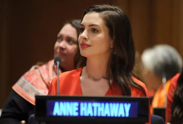 Look-ul zilei - Victoria Beckham, atât de stylish la o plimbare prin Paris