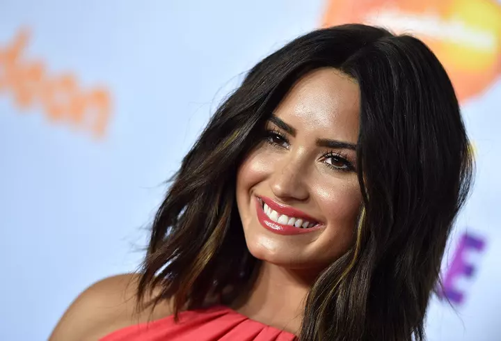 Look-ul zilei - Victoria Beckham, atât de stylish la o plimbare prin Paris