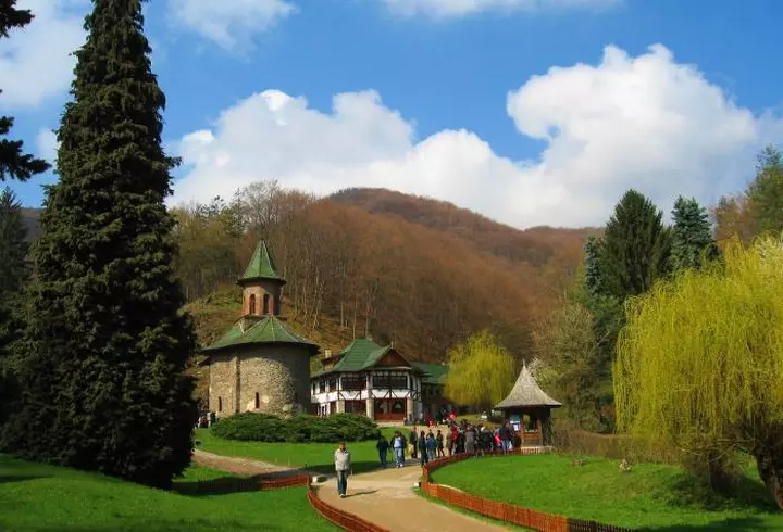 Studiu eJobs: Cum vor petrece angajații români minivacanța de 1 mai