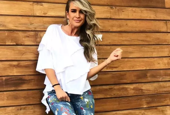 Ce ascunde Carmen Brumă în poşetă