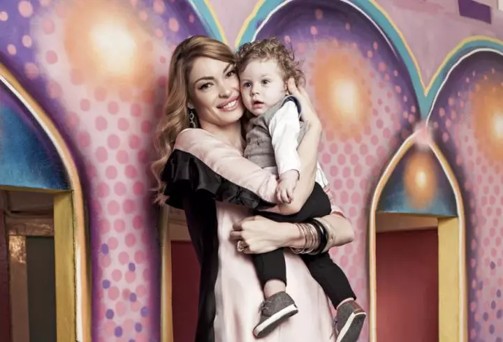 Ariana Grande are atacuri de anxietate şi izbucneşte des în plâns. Care e cauza