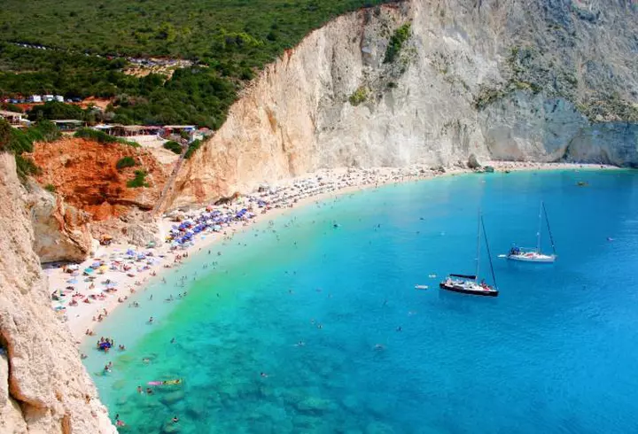 Studiu eJobs: Cum vor petrece angajații români minivacanța de 1 mai