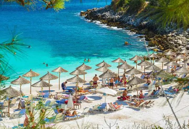 Caz impresionant la Oradea. O fetiță de 12 ani bolnavă de COVID-19 s-a internat singură la spital, pentru a-și proteja mama bolnavă de cancer