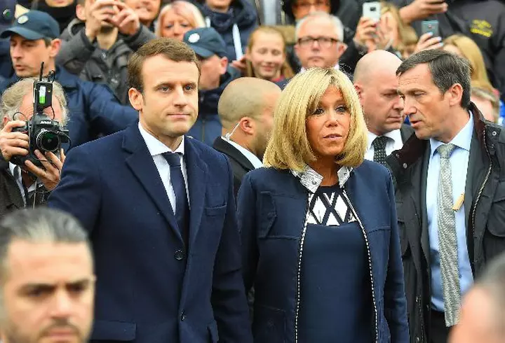 Emmanuel Macron îi ia apărarea soției sale și vorbește despre obsesia pe care mass-media a dezvoltat-o pentru Brigitte Trogneux