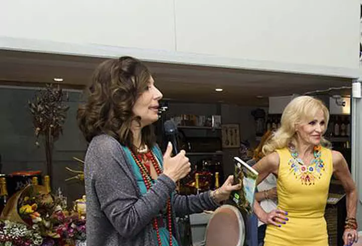 Valentina Pelinel şi-a botezat băieţelul. Ce a purtat vedeta într-o zi atât de specială!