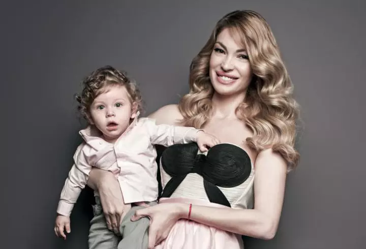 Cele mai frumoase pălării de la Garden Party-ul de la Palatul Elisabeta de Ziua Regalității. Iată ultimele tendințe!