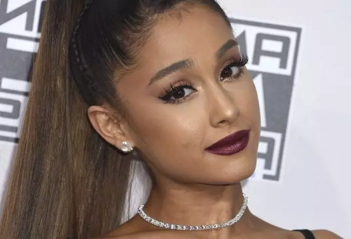 20 de celebrități care nu beau alcool niciodată. Ben Affleck, Gerard Butler și Brad Pitt au avut grave probleme cu băutura!