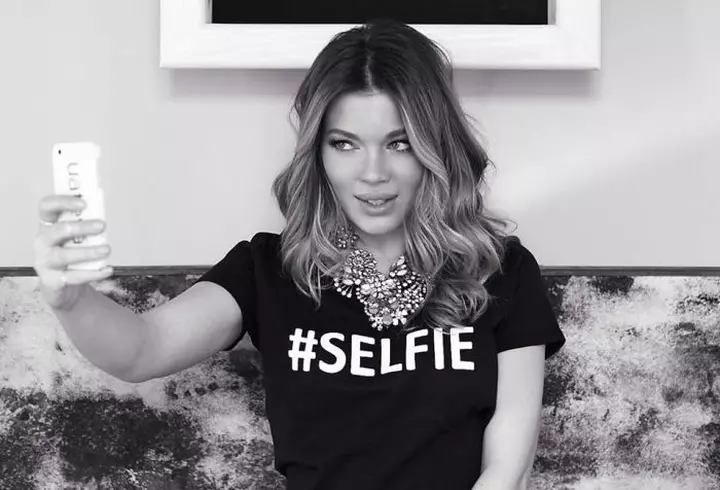 Verdictul lui Ovidiu Buta pentru ţinuta purtată de Alexandra Ungureanu la Viva! Party 2017