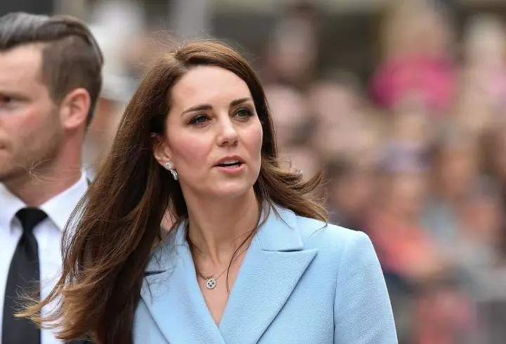 Veste bună pentru fashioniste: Topshop vine în România