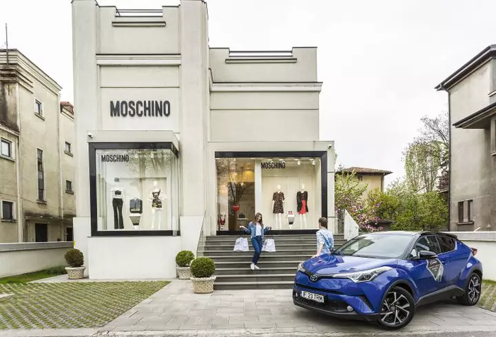 Xenia Deli, moldoveanca care l-a cucerit pe Justin Bieber, s-a căsătorit cu un bărbat cu 36 mai bătrân. Cum a arătat rochia de mireasă și nunta de 1 milion de euro