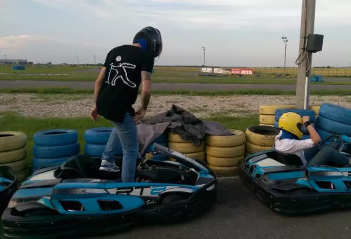 Se zvonește că Brad Pitt s-a vindecat de Angelina. Oare este Elle Macpherson următoarea Mrs. Pitt?