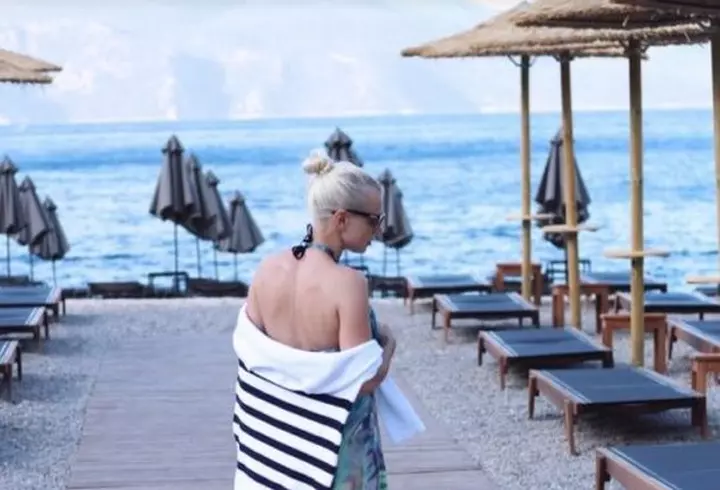 Se zvonește că Brad Pitt s-a vindecat de Angelina. Oare este Elle Macpherson următoarea Mrs. Pitt?