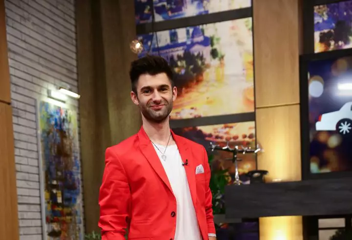 Se zvonește că Brad Pitt s-a vindecat de Angelina. Oare este Elle Macpherson următoarea Mrs. Pitt?