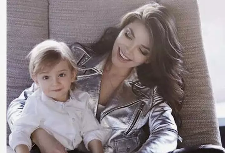 Se zvonește că Brad Pitt s-a vindecat de Angelina. Oare este Elle Macpherson următoarea Mrs. Pitt?