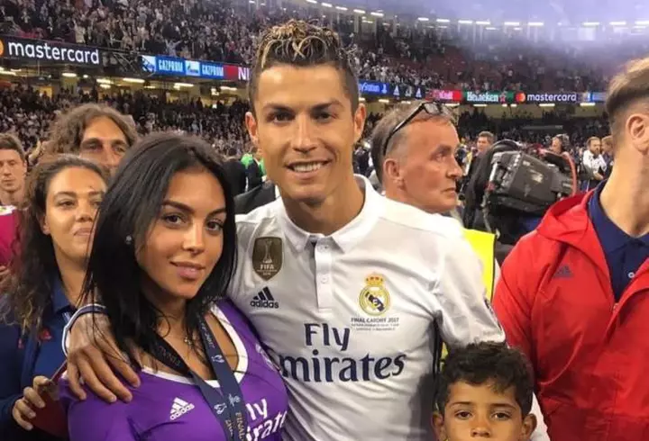 Oglindă, oglinjoară, cine-i cel mai musculos din țară?