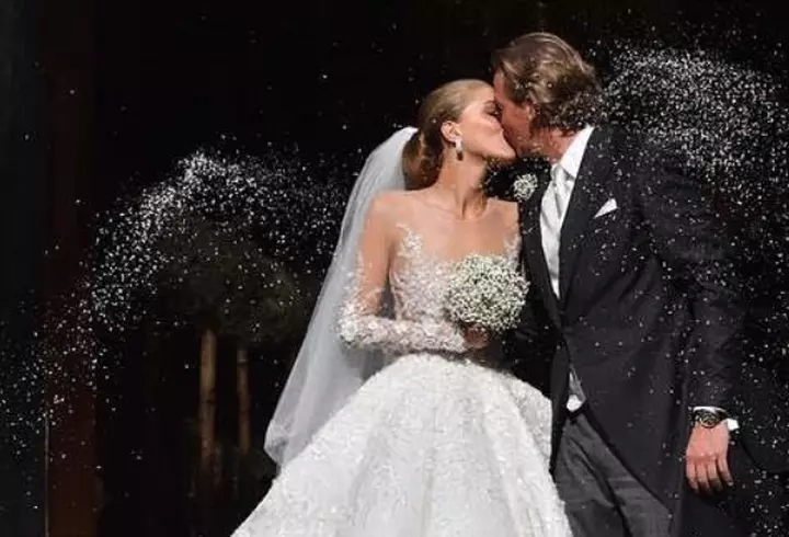 Se zvonește că Brad Pitt s-a vindecat de Angelina. Oare este Elle Macpherson următoarea Mrs. Pitt?