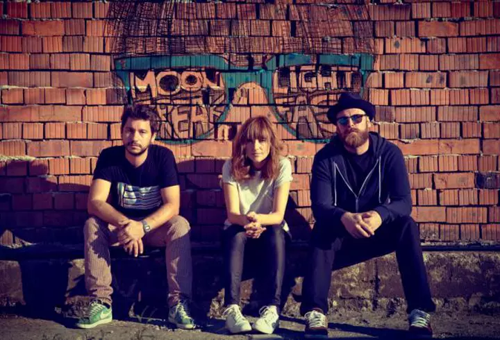 Mihaela Rădulescu împlineşte astăzi 48 de ani. Diva sărbătoreşte în paşi de dans