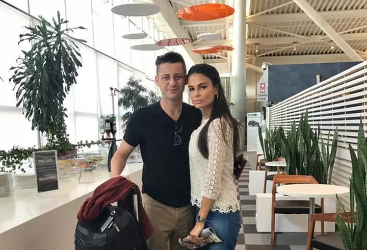 Mădălina Ghenea - vacanță în doi în Grecia. Iată cum arată vedeta în costum de baie la doar trei luni de când a născut!