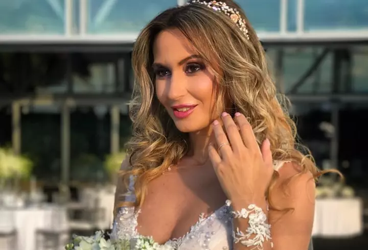 Mădălina Ghenea - vacanță în doi în Grecia. Iată cum arată vedeta în costum de baie la doar trei luni de când a născut!