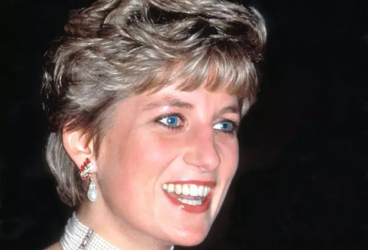 În penultimul episod „Fii în formă cu Viva! & Carmen Brumă”, Carmen le-a provocat pe concurente la un antrenament