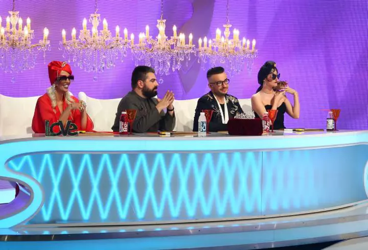 Mihaela Rădulescu împlineşte astăzi 48 de ani. Diva sărbătoreşte în paşi de dans