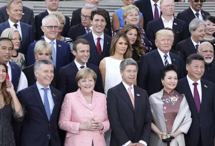 Mădălina Ghenea - vacanță în doi în Grecia. Iată cum arată vedeta în costum de baie la doar trei luni de când a născut!