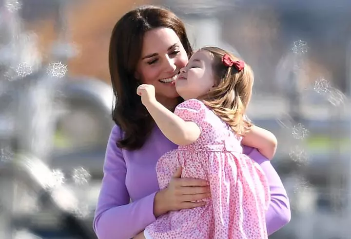 Veste bună pentru fashioniste: Topshop vine în România