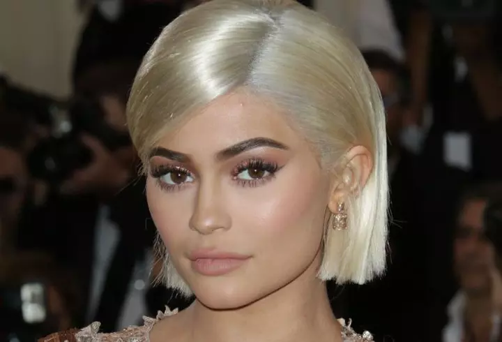 Mihaela Rădulescu împlineşte astăzi 48 de ani. Diva sărbătoreşte în paşi de dans