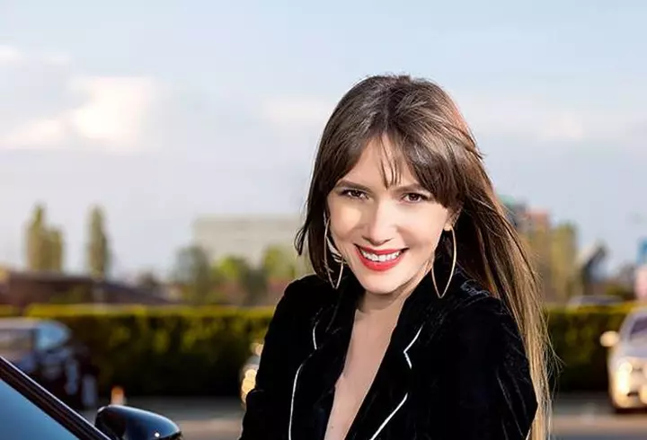 Mădălina Ghenea - vacanță în doi în Grecia. Iată cum arată vedeta în costum de baie la doar trei luni de când a născut!