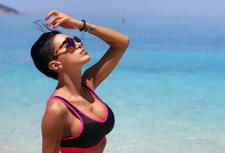 Mădălina Ghenea - vacanță în doi în Grecia. Iată cum arată vedeta în costum de baie la doar trei luni de când a născut!