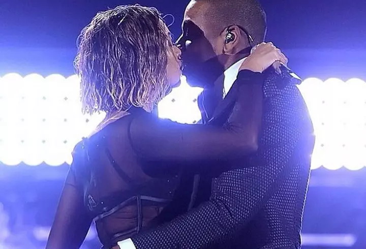 Jennifer Lopez - apariție de infarct la un concert! Fără lenjerie intimă și cu posteriorul la vedere