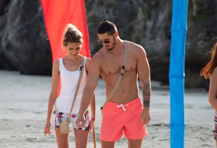 Mădălina Ghenea - vacanță în doi în Grecia. Iată cum arată vedeta în costum de baie la doar trei luni de când a născut!