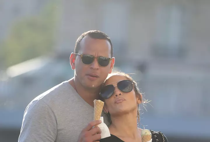 Cum arată locuința în care Chester Bennington s-a sinucis