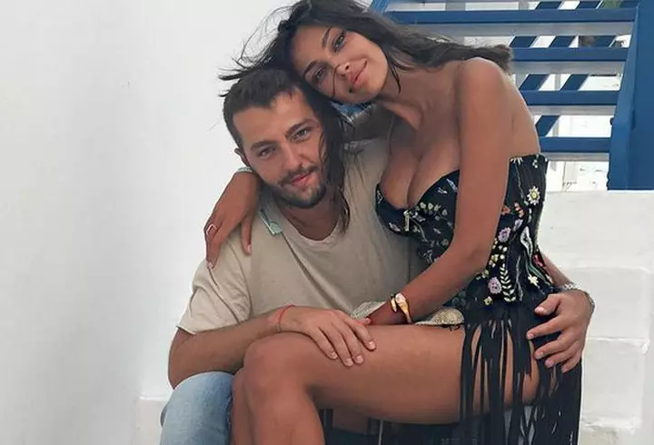 În penultimul episod „Fii în formă cu Viva! & Carmen Brumă”, Carmen le-a provocat pe concurente la un antrenament