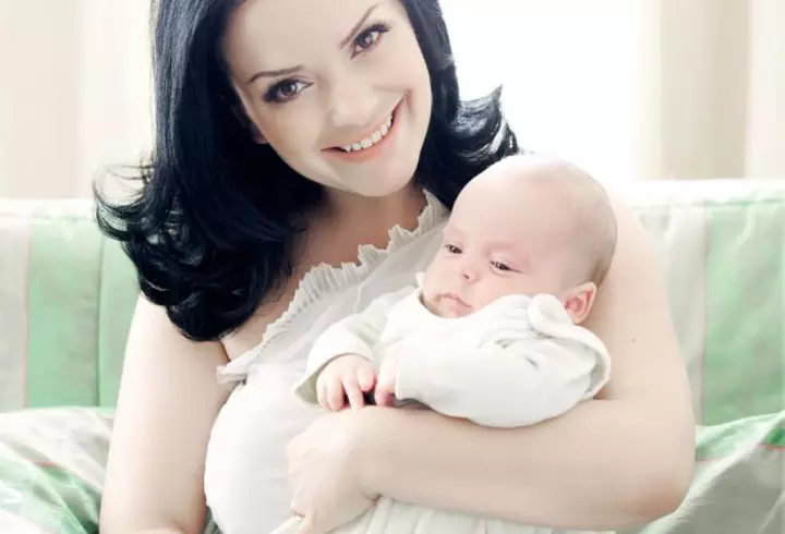 Mădălina Ghenea și-a arătat fiica pentru prima dată. Iată cu cine seamănă micuța!