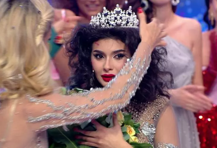 Mihaela Rădulescu împlineşte astăzi 48 de ani. Diva sărbătoreşte în paşi de dans