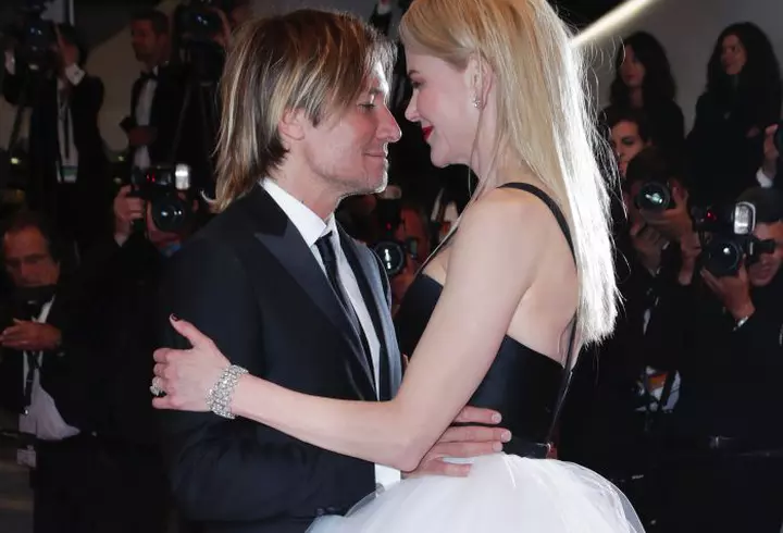 Mihaela Rădulescu împlineşte astăzi 48 de ani. Diva sărbătoreşte în paşi de dans