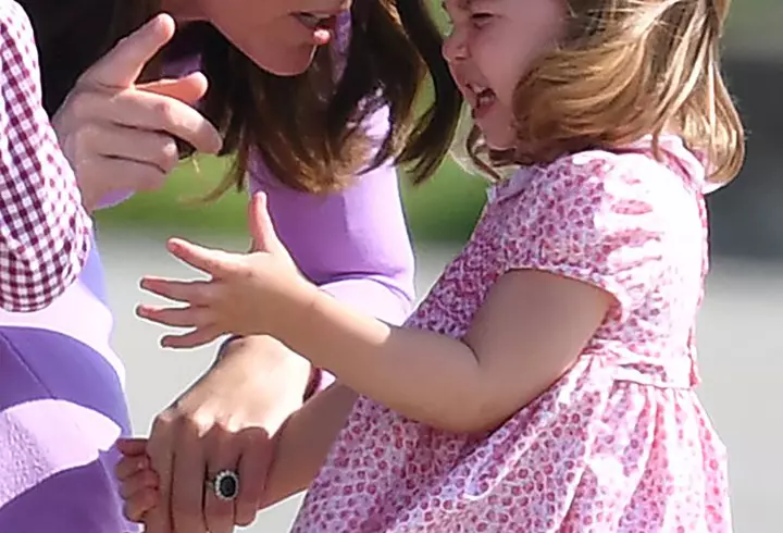 Mădălina Ghenea și-a arătat fiica pentru prima dată. Iată cu cine seamănă micuța!