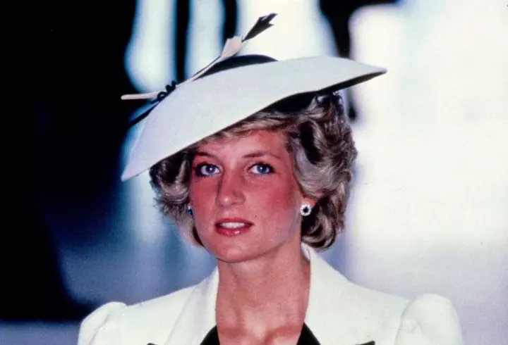 Mădălina Ghenea - vacanță în doi în Grecia. Iată cum arată vedeta în costum de baie la doar trei luni de când a născut!