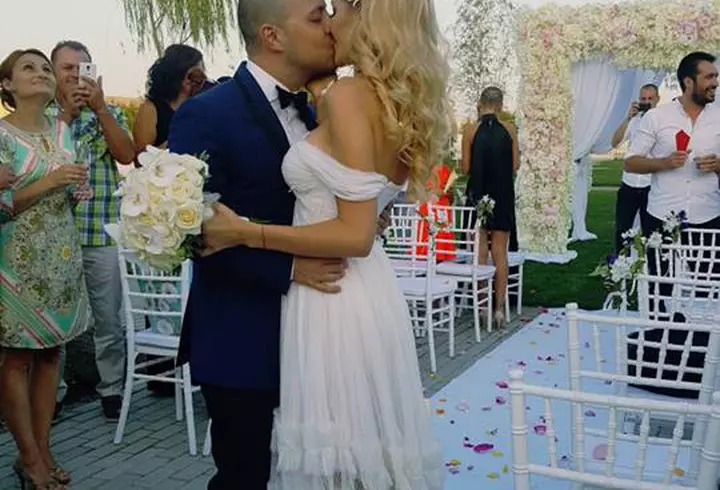 Emmanuel şi Brigitte Macron vizitează astăzi România. Cu ce ţinute a impresionat Prima Doamnă a Franţei până acum!