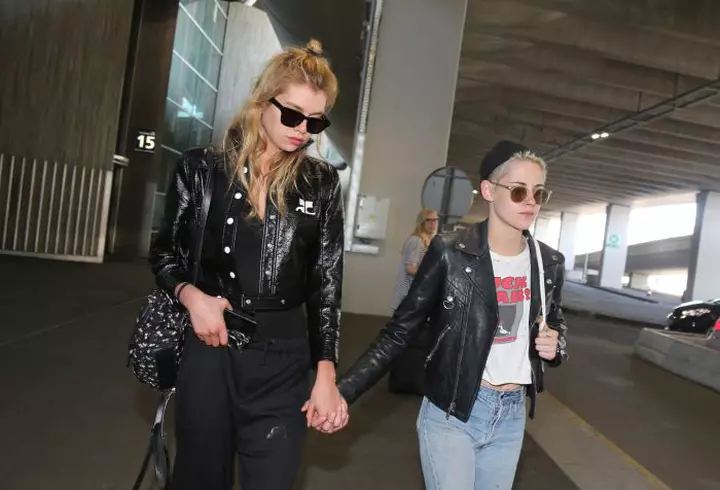 Emmanuel şi Brigitte Macron vizitează astăzi România. Cu ce ţinute a impresionat Prima Doamnă a Franţei până acum!