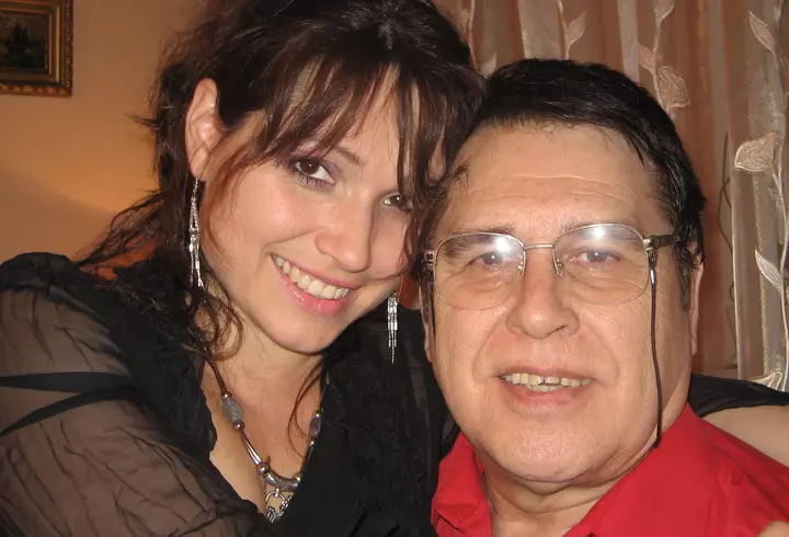 Mihaela Rădulescu împlineşte astăzi 48 de ani. Diva sărbătoreşte în paşi de dans