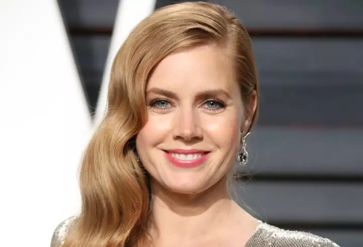 Get the look - Jennifer Lopez. Machiajul smokey eyes în nuanțe de maro, poartă-l și tu!