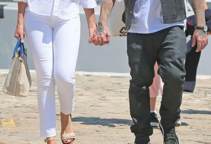 Jennifer Lawrence, prima apariţie oficială pe covorul roşu la Veneţia alături de iubitul cu 21 de ani mai bătrân