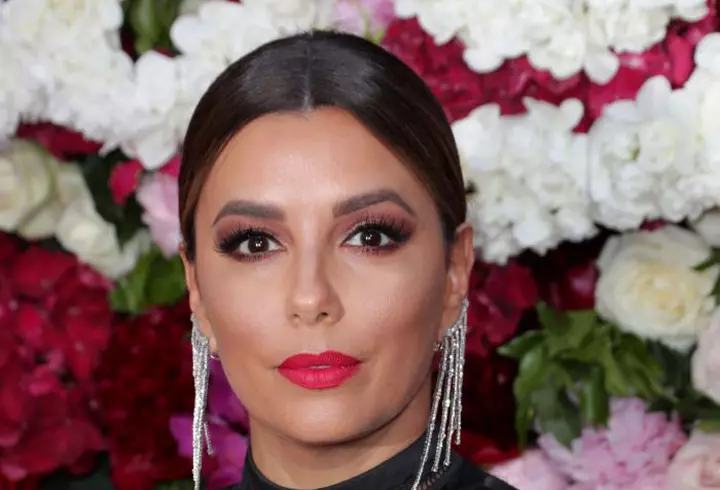 Get the look - Jennifer Lopez. Machiajul smokey eyes în nuanțe de maro, poartă-l și tu!