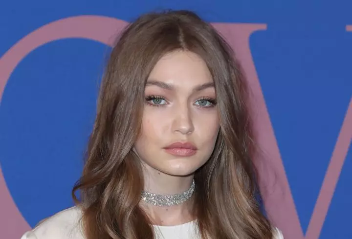 Get the look - Jennifer Lopez. Machiajul smokey eyes în nuanțe de maro, poartă-l și tu!