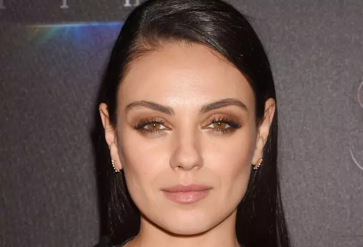 Get the look - Jennifer Lopez. Machiajul smokey eyes în nuanțe de maro, poartă-l și tu!