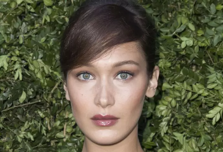 Get the look - Jennifer Lopez. Machiajul smokey eyes în nuanțe de maro, poartă-l și tu!