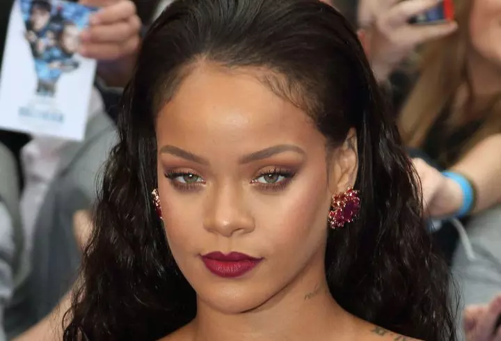 Get the look - Jennifer Lopez. Machiajul smokey eyes în nuanțe de maro, poartă-l și tu!